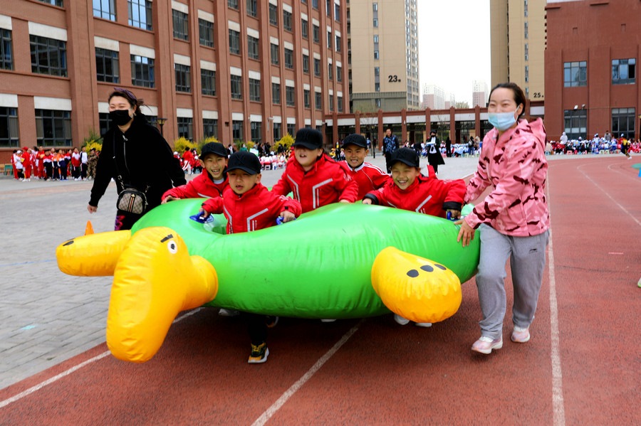 呼和浩特:快樂(lè)運(yùn)動(dòng)逐夢(mèng)想 陽(yáng)光少年展風(fēng)采