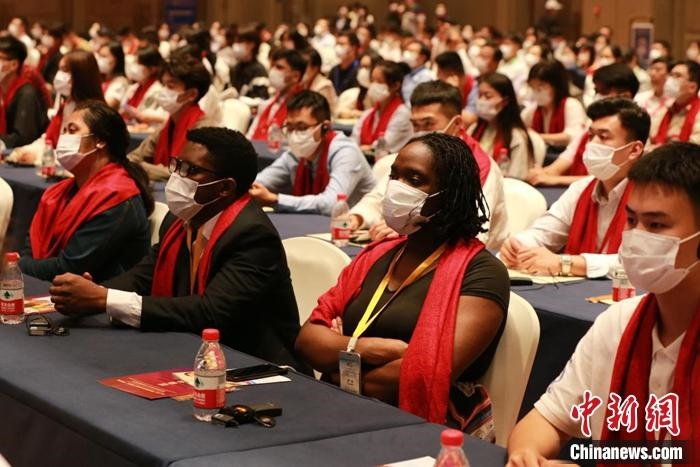 第十六屆“聯(lián)合國教科文組織孔子教育獎”9月27日晚在山東曲阜揭曉。梁犇 攝