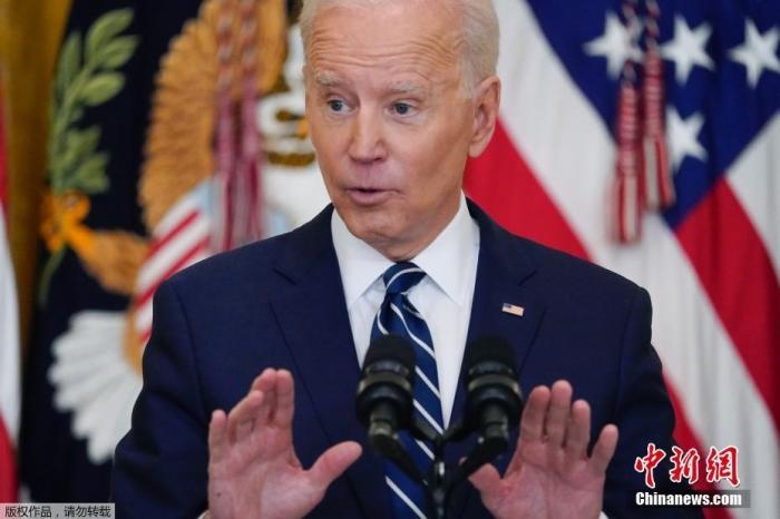 當(dāng)?shù)貢r間3月25日，美國總統(tǒng)拜登舉行了上任60多天來的首場正式新聞記者會，回答了邊境危機(jī)、控槍、基建計劃等熱點(diǎn)問題。
