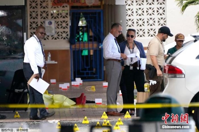 當?shù)貢r間5月30日凌晨，位于美國佛羅里達州東南部的邁阿密戴德縣發(fā)生大規(guī)模槍擊事件，造成2人死亡、20多人受傷。圖為槍擊案現(xiàn)場。