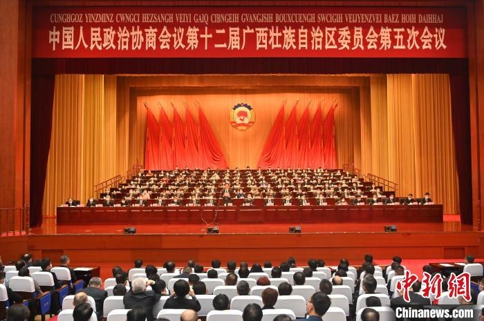 圖為大會閉幕?！∮峋?攝