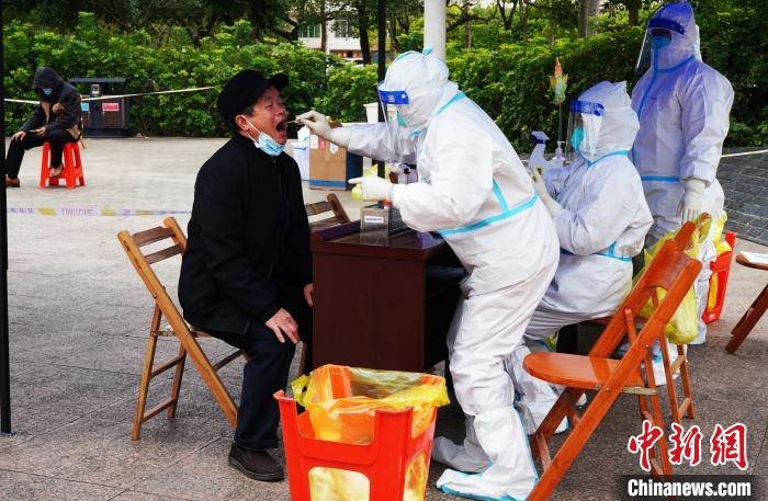 圖為德?？h組織民眾接受核酸檢測?！〉卤？h融媒體中心供圖