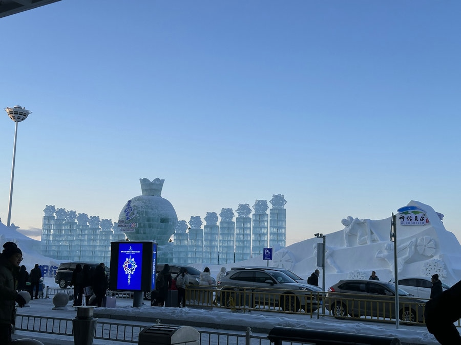 運(yùn)動(dòng)員們在賽道上盡情狂奔（王鵬） (2).jpg