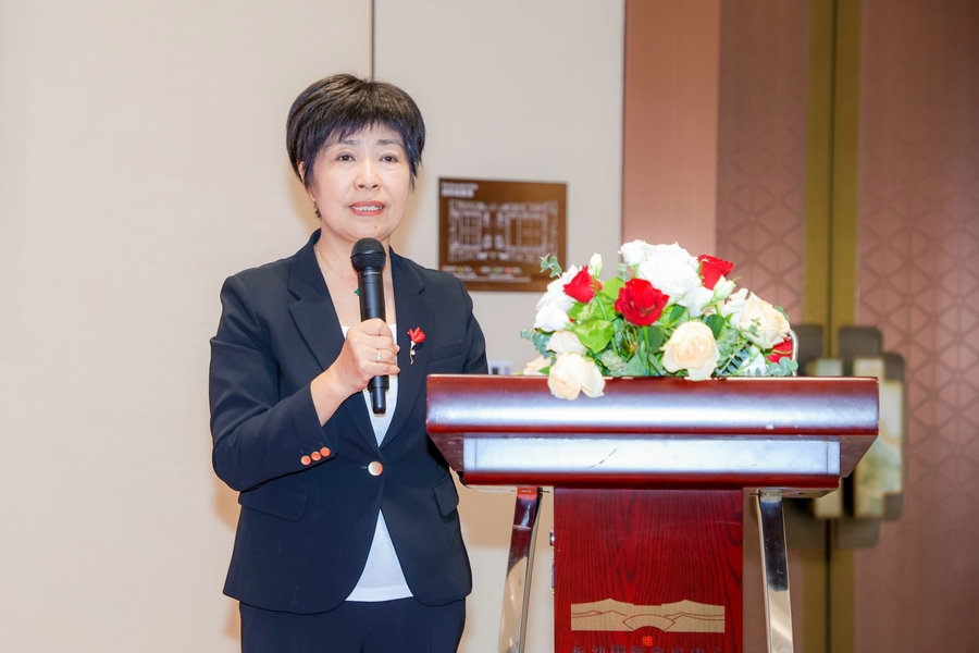 1716970479125859.jpg 中國乳制品工業(yè)協(xié)會(huì)常務(wù)副理事長兼秘書長劉美菊致辭.jpg