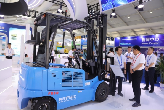 組圖｜聚焦“雙新”大會 大咖云集“展”風采303.png