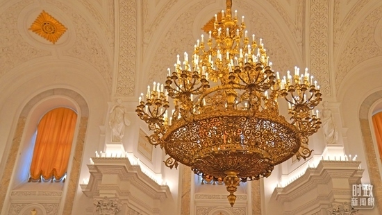 △喬治大廳內(nèi)燈光璀璨。（總臺(tái)國廣記者李晉拍攝）