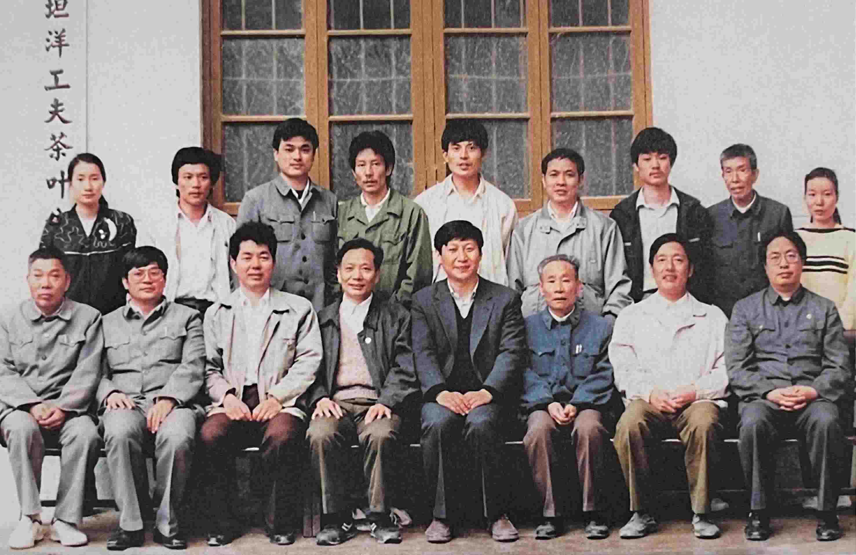 1990年5月，剛調(diào)任福州市委書(shū)記的習(xí)近平到寧德交接工作時(shí)，調(diào)研福安市社口鄉(xiāng)坦洋工夫茶葉公司。