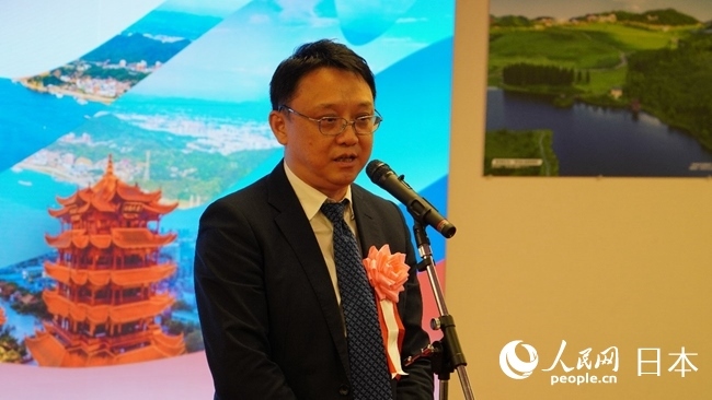 （圖片說明：東京中國文化中心主任羅玉泉致辭。人民網(wǎng)滕雪 攝）