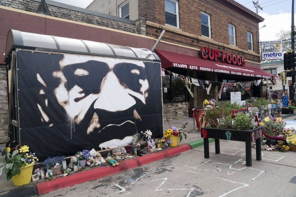 這是2022年5月22日在美國明尼蘇達(dá)州明尼阿波利斯市拍攝的弗洛伊德廣場。新華社記者劉杰攝