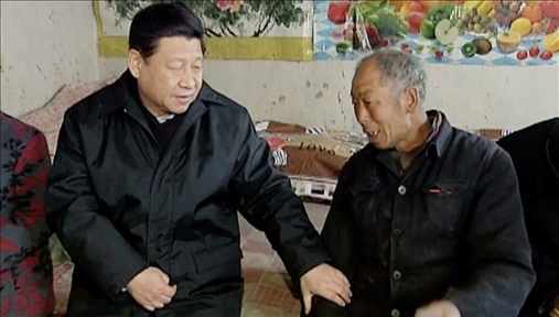 △2012年12月30日，習近平總書記來到河北省阜平縣龍泉關鎮(zhèn)顧家臺村看望困難群眾。
