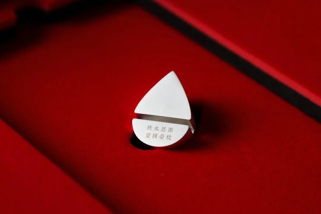 上海交通大學發(fā)布2023年錄取通知書禮盒。校方供圖