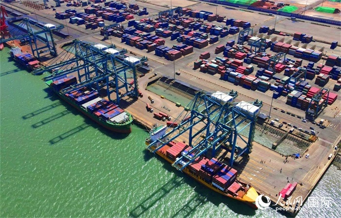 黃驊港綜合港區(qū)航拍圖。人民網(wǎng) 周博攝