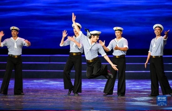 7月21日，哈薩克斯坦薩爾塔納國家舞蹈團(tuán)的演員在演出。