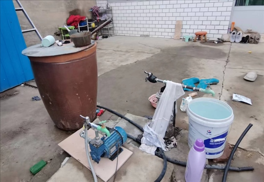 用來抽水的增壓泵。 人民網(wǎng)記者 金慧慧攝