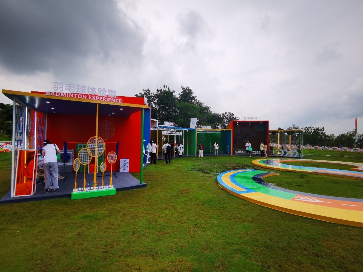 公園文化活動(dòng)內(nèi)各類(lèi)體育項(xiàng)目體驗(yàn)區(qū)。 人民網(wǎng)記者 楊磊攝