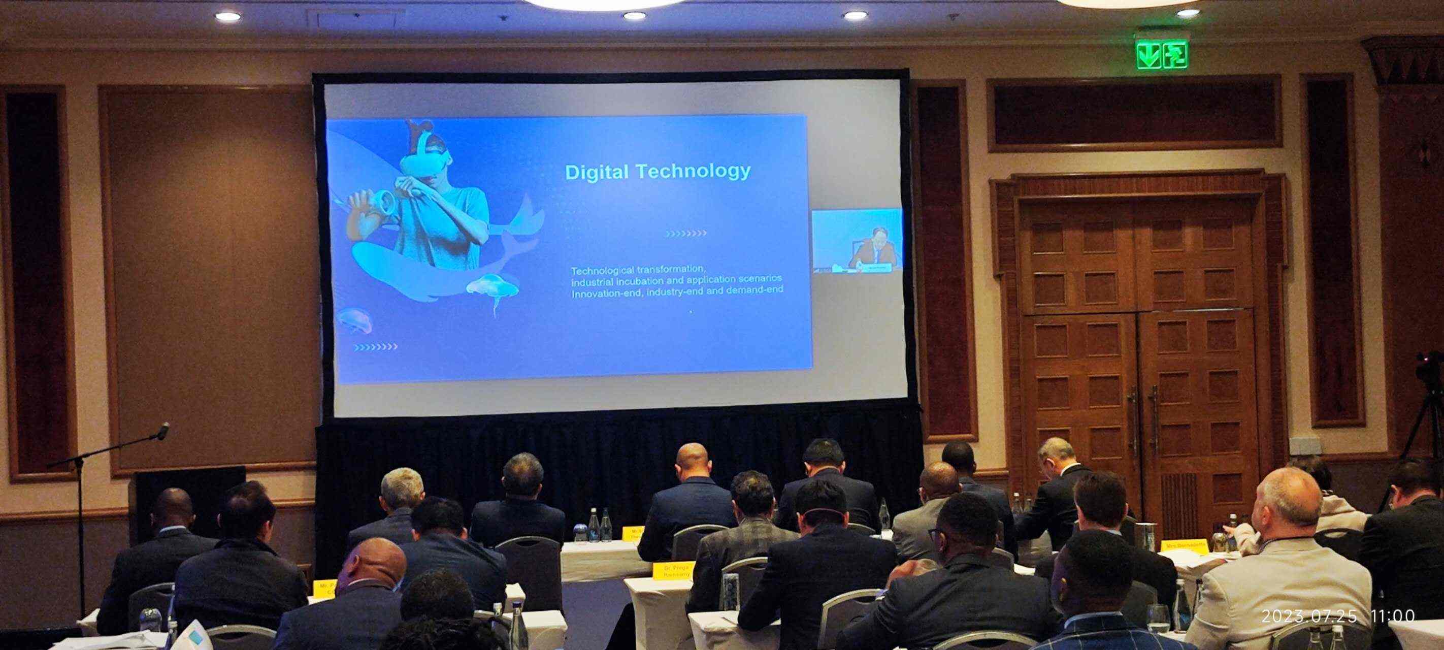 中展公司副總裁孫維勇線上介紹鏈博會(huì)。圖片來(lái)源：貿(mào)促會(huì)