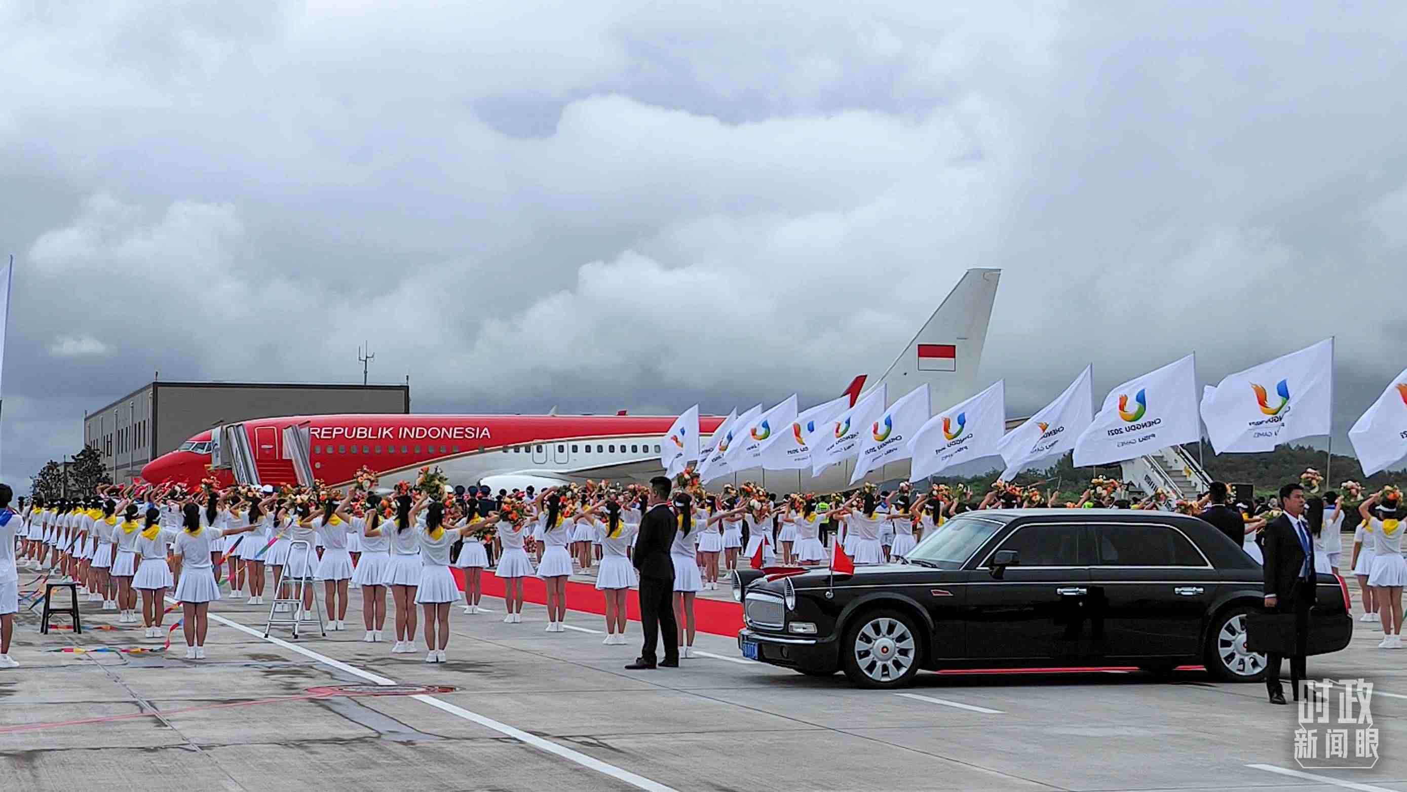7月27日下午，印尼總統(tǒng)佐科抵達(dá)成都。（總臺央視記者王子杭拍攝）