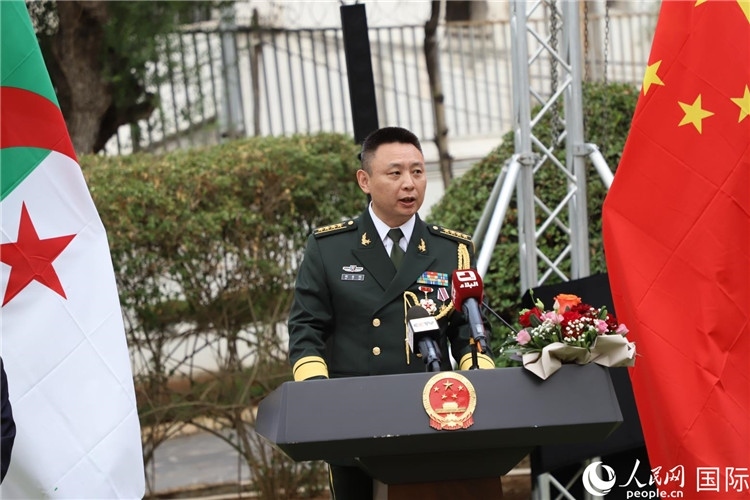 圖為胡璽鈞武官致辭。人民網(wǎng)記者 王傳寶攝