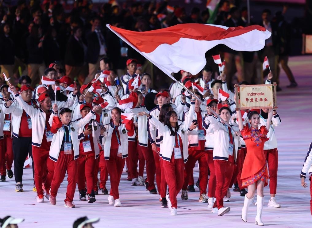 7月28日，印度尼西亞大學(xué)生體育代表團在開幕式上入場。新華社記者張麗蕓攝