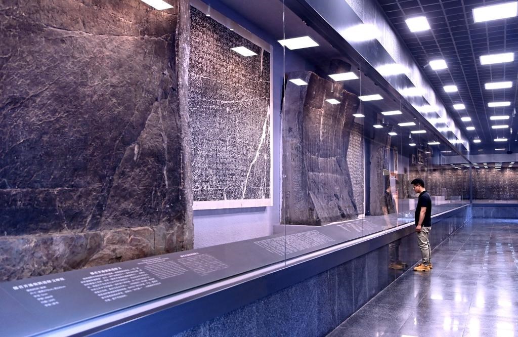 近日拍攝的陜西省漢中市博物館“石門十三品”陳列室。新華社記者 劉瀟 攝