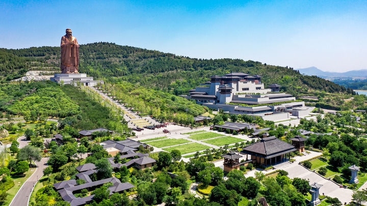 這是2023年6月8日拍攝的山東省曲阜市尼山圣境（無人機(jī)照片）。新華社記者 郭緒雷 攝