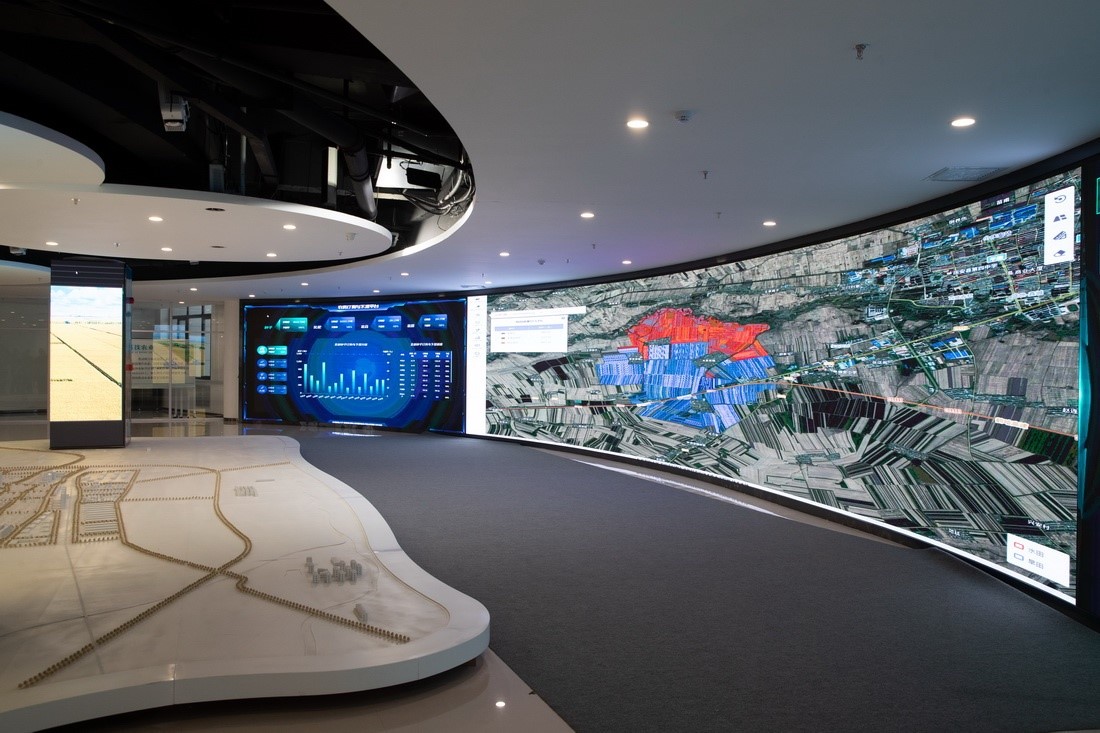 黑龍江省慶安縣數字農業(yè)指揮中心平臺上展示的黑土地情況（4月26日攝）。新華社記者 張濤 攝