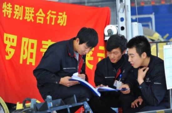 在工作中的“羅陽青年突擊隊”隊員。航空工業(yè)沈飛供圖
