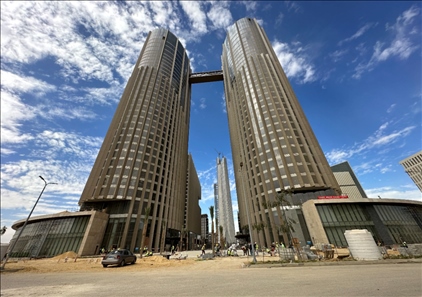 埃及新行政首都CBD項目P4標(biāo)段高層辦公樓。 嚴(yán)川吉雨攝