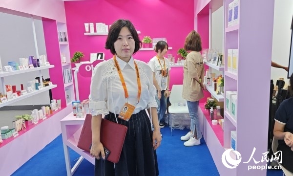 9月3日，韓國駐華大使館經(jīng)濟部參贊金至凰接受人民網(wǎng)記者采訪。人民網(wǎng)記者 趙雯博攝