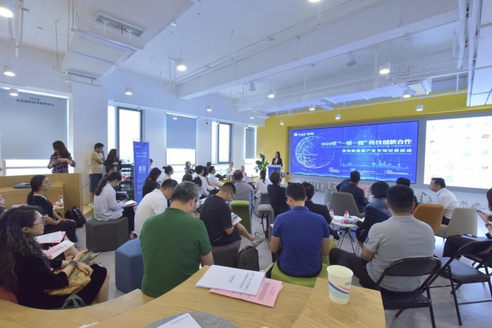 在天府國(guó)際技術(shù)轉(zhuǎn)移中心承辦的2023年“一帶一路”科技創(chuàng)新合作——泰國(guó)新能源產(chǎn)業(yè)專場(chǎng)對(duì)接活動(dòng)中，中泰企業(yè)機(jī)構(gòu)達(dá)成了合作意向。天府國(guó)際技術(shù)轉(zhuǎn)移中心供圖