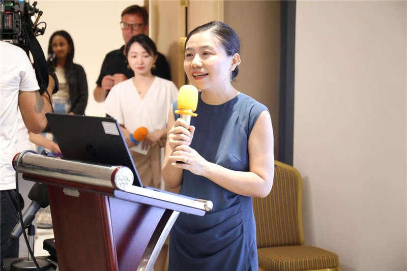 圖為吉布提孔子學(xué)院鄒燕舞院長為表彰儀式致辭。吉布提孔子學(xué)院供圖