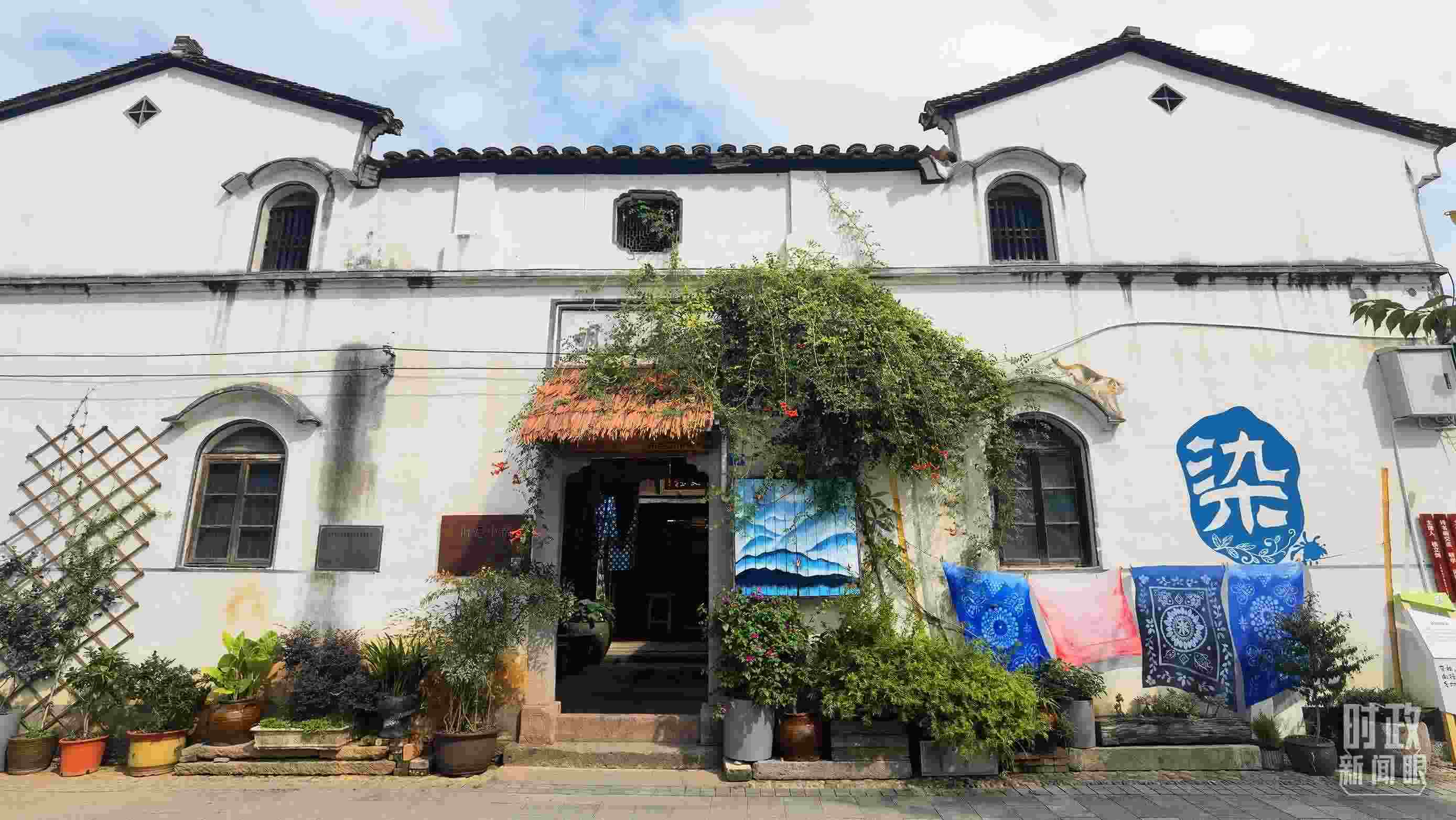 △李祖村的藝術(shù)染坊。（總臺央視記者周志國拍攝）