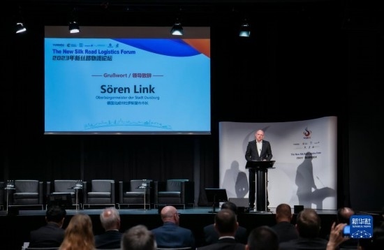 9月21日，在德國杜伊斯堡，杜伊斯堡市市長澤倫·林克出席2023新絲路物流論壇并致辭。新華社記者 張帆 攝