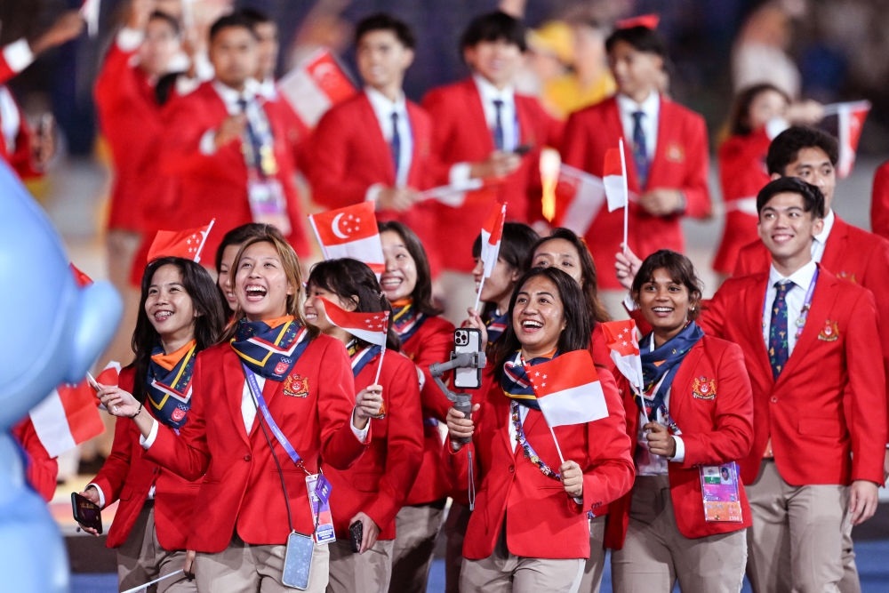 新加坡代表團(tuán)在開幕式上入場(chǎng)。