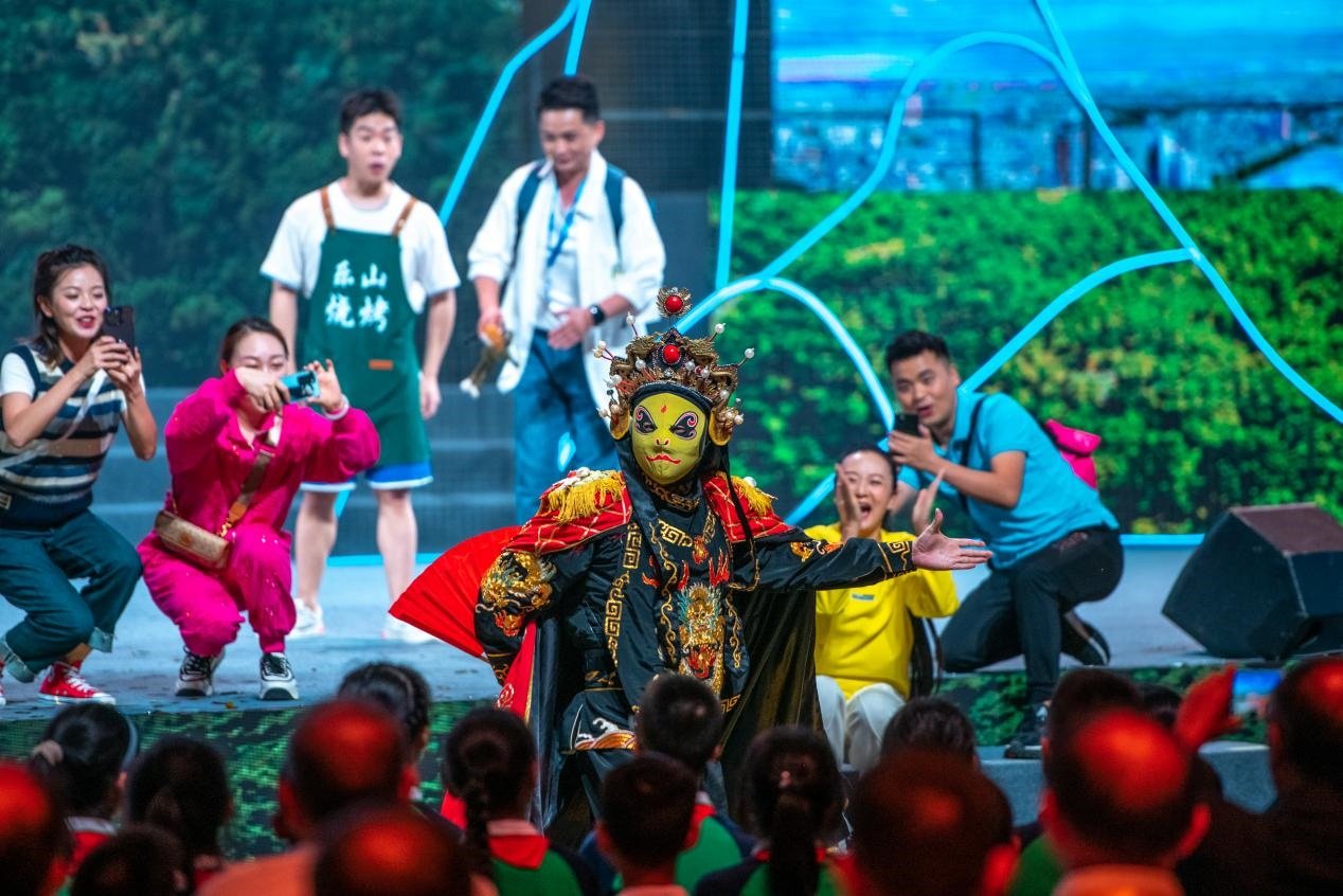 現(xiàn)場(chǎng)演出。樂(lè)山市委宣傳部供圖