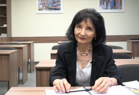 阿拉在白大孔院接受記者采訪。人民網記者 皇甫萬里攝