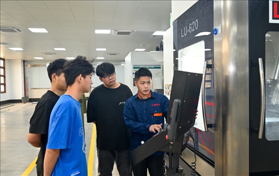 學(xué)生們正在實(shí)操學(xué)習(xí)。受訪單位供圖