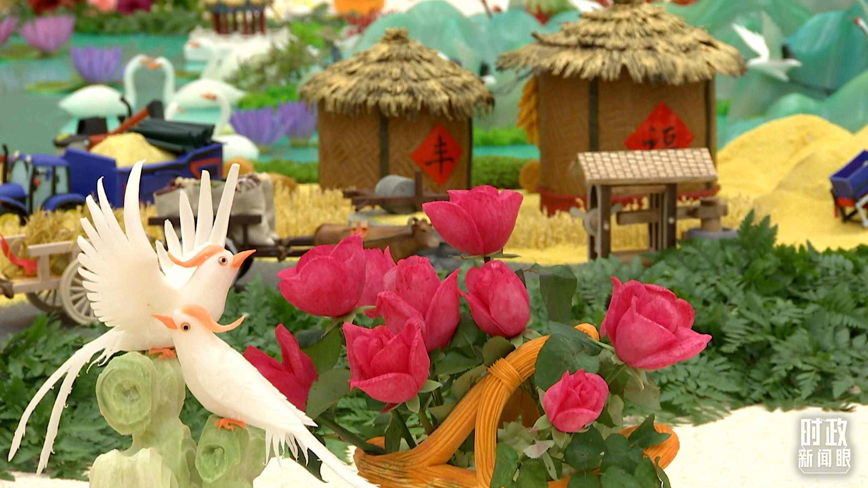 △宴會廳內(nèi)，節(jié)日氛圍濃郁。