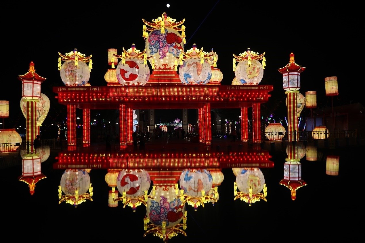 中秋國(guó)慶期間，南岳祝融文旅小鎮(zhèn)舉辦祝融花燈節(jié)。曹正平攝