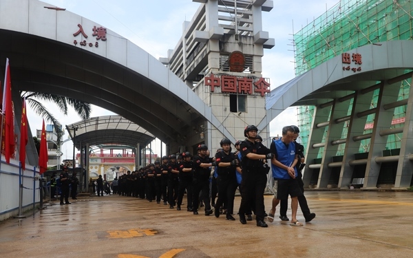 移交現(xiàn)場(chǎng)。公安部供圖