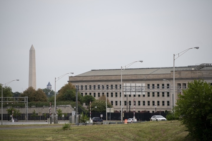 這是2021年8月3日在美國(guó)弗吉尼亞州阿靈頓拍攝的美國(guó)國(guó)防部所在地五角大樓。新華社記者劉杰攝