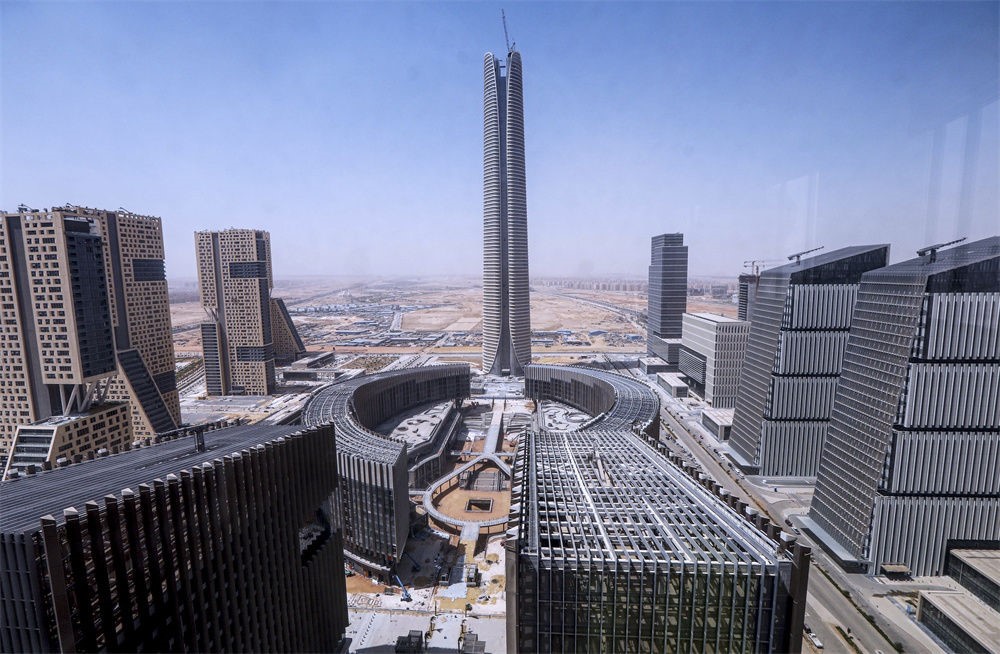 這是在埃及開羅以東拍攝的建設中的新行政首都中央商務區(qū)（9月11日攝）。新華社發(fā)（艾哈邁德·戈馬攝）