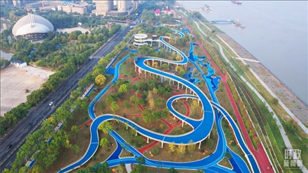 △俯瞰長江國家文化公園九江城區(qū)段。（總臺記者李海峰拍攝）