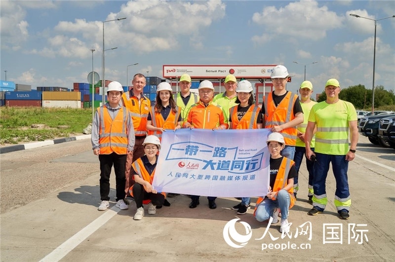 人民網記者在莫斯科別雷拉斯特物流中心采訪。