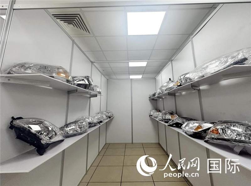 在位于莫斯科格林伍德國際貿易中心的浙江寧波優(yōu)質商品展銷中心內，展示著來自浙江寧波慈溪市的汽車配件樣品。人民網記者 申佳平攝