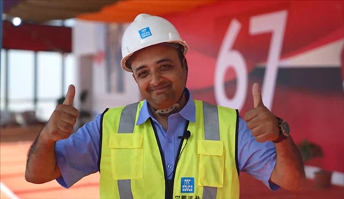 瓦利德·拉馬丹接受人民網(wǎng)記者采訪。嚴(yán)川吉雨攝