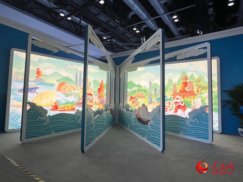 新聞中心媒體公共工作區(qū)兩側矗立著打開的“書畫”。人民網(wǎng)記者 杜燕飛攝