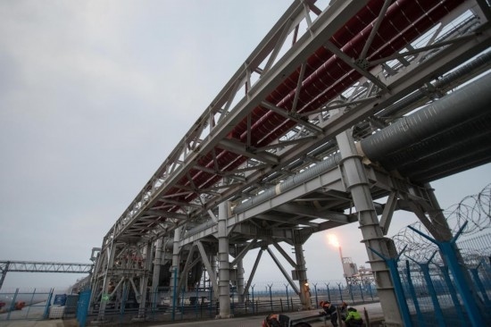 這是2018年8月8日在俄羅斯薩別塔拍攝的中俄亞馬爾項(xiàng)目輸氣管道。（新華社記者吳壯攝）