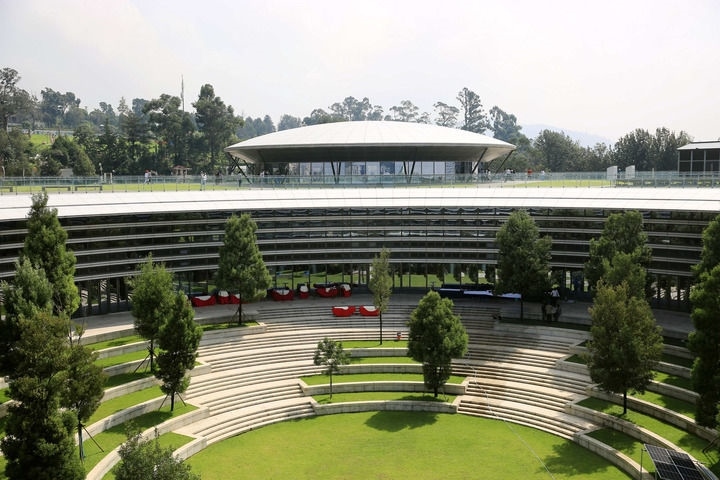 這是在埃塞俄比亞首都亞的斯亞貝巴拍攝的河岸綠色發(fā)展項(xiàng)目設(shè)施之一科技博物館（9月16日攝）。新華社記者 汪平 攝