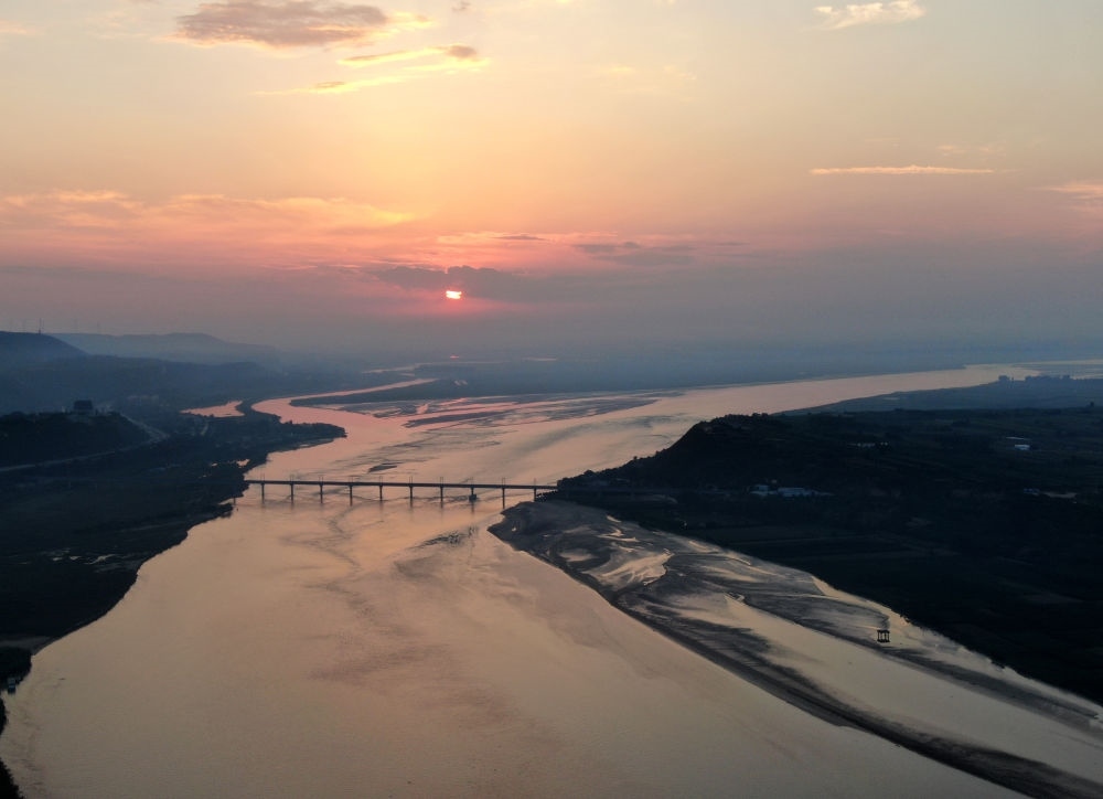  豫陜交界附近拍攝的黃河景色（2020年9月7日攝，無人機照片）。新華社記者 郝源 攝